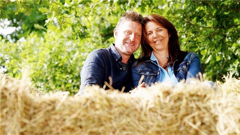 „Bauer sucht Frau“: Wie die Beziehung zwischen Michael und Mandy immer enger wird Michael N. (52) aus der Samtgemeinde Oldendorf-Himmelpforten und Mandy (54) während ihrer gemeinsamen Hofwoche. Foto: RTL / Gregorowius