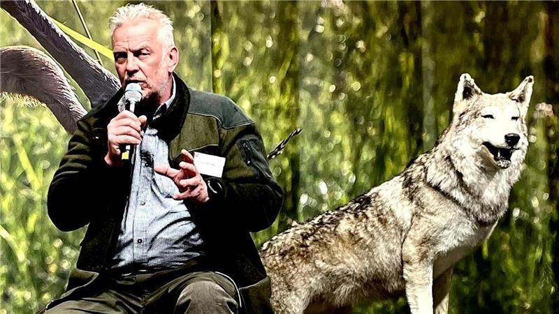 Wölfe laufen durch Stade und Beckdorf: Videos sorgen für Aufsehen Michael Ohlhoff ist in sechs Landkreisen Wolfsberater. Dazu gehören Stade, Cuxhaven und Harburg.