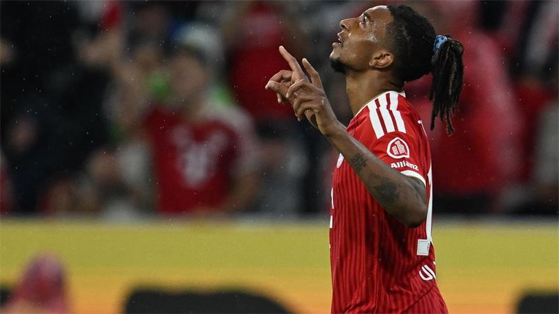 Kane zum neuen Vertrag: „Gelingt nicht in ein, zwei Wochen“ Michael Olise, hier beim Torjubel nach seinem 2:1, präsentierte sich zum Bundesliga-Start gleich wieder in Galaform.