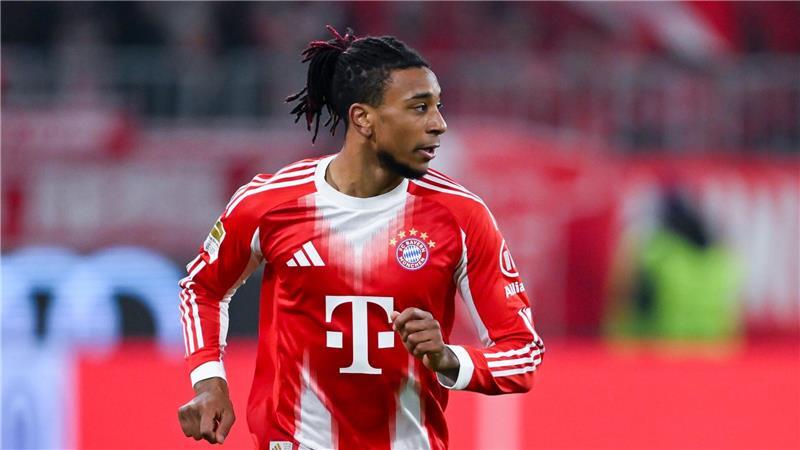 Michael Olise kann in Heidenheim nach einem Eingriff am Auge spielen. (Archivbild)