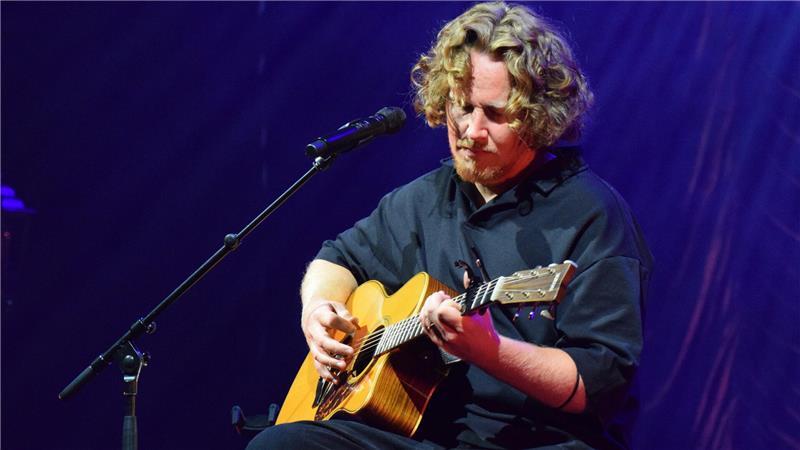 Michael Schulte präsentiert im Stadeum alte Songs in neuem Gewand.