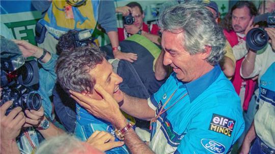Michael Schumacher (l) und Flavio Briatore (r) - sie hatten es allen gezeigt und die etablierten Hersteller geschlagen. 