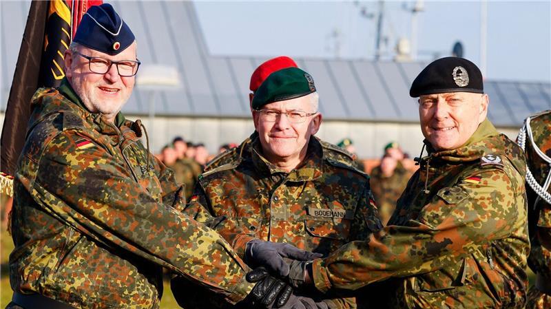 Michael Skamel (links) hat nun das Kommando über das Landeskommando Schleswig-Holstein. 