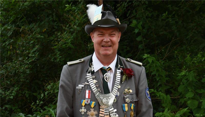 Schützengilde Buxtehude: Diese wichtigen Würden hat sie noch vergeben Michael Thien ist der Vogelkönig der Schützengilde Buxtehude beim Schützenfest 2025.