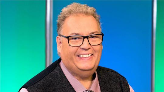 Michael Thürnau, auch bekannt als Bingo-Bär, wird Pate von Zirkuskamel Hinnerk und kocht dazu live eine Western-Pfanne.