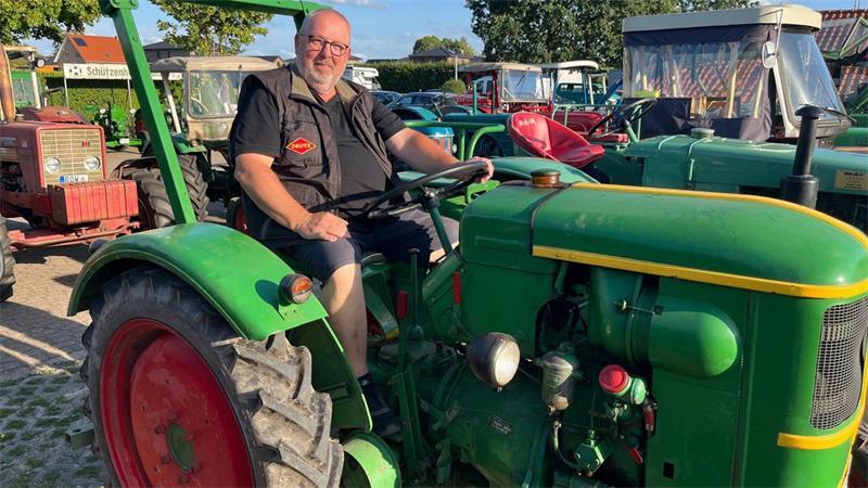 Michael Wichern aus Buxtehude Ottensen hegt und pflegt seinen Deutz von 1952.
