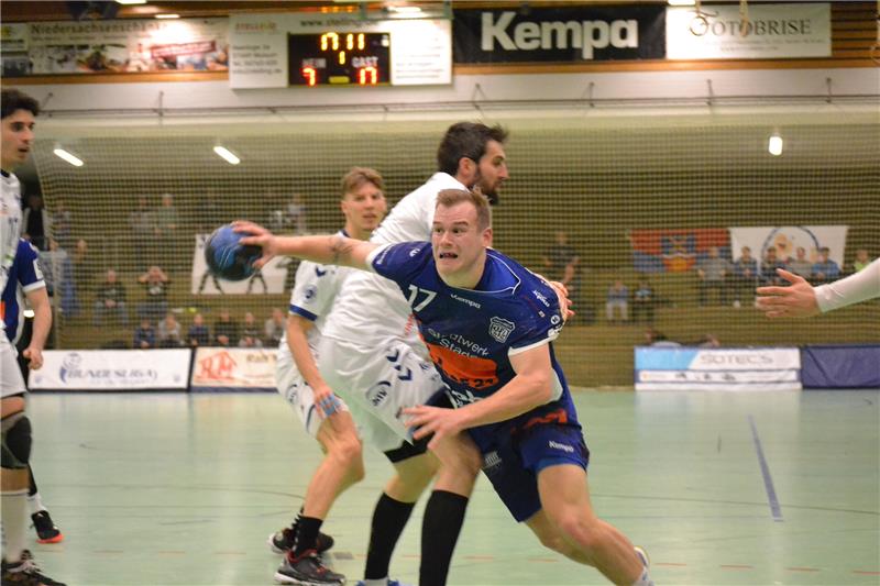 Michel Brassait gegen Jan Torben Ehlers. Foto: Potreck