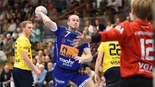 VfL Fredenbeck kassiert deutliche Pleite vor über 2000 Zuschauern Michel Brassait warf vier Tore in Emsdetten.