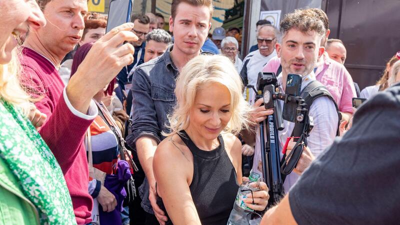 „Flutlicht“: Michelle legt persönliches Abschiedsalbum vor Michelle: „Geh immer Richtung Sonne und lass den Schatten hinter dir.“