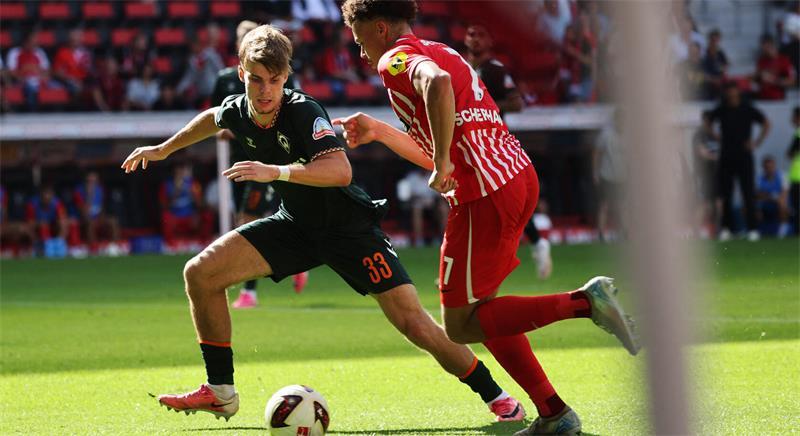 Mick Schmetgens kam an allen drei Bundesliga-Spieltagen bei Werder Bremen zum Einsatz. (Archivbild)