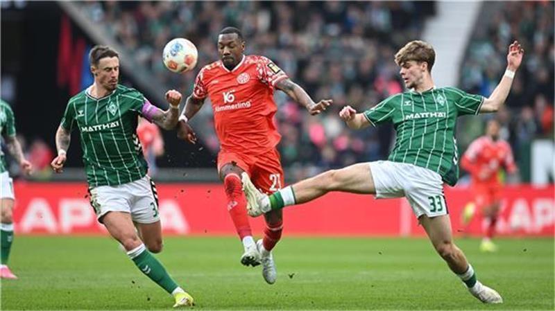 Mick Schmetgens (rechts) feierte gegen Mainz sein Profi-Debüt bei Werder Bremen.