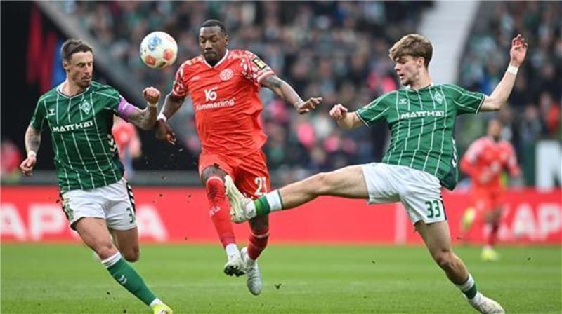 Mick Schmetgens (rechts) gab gegen Mainz sein Bundesliga-Debüt.