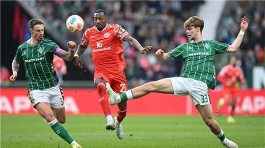 Mick Schmetgens (rechts) gab gegen Mainz sein Bundesliga-Debüt.