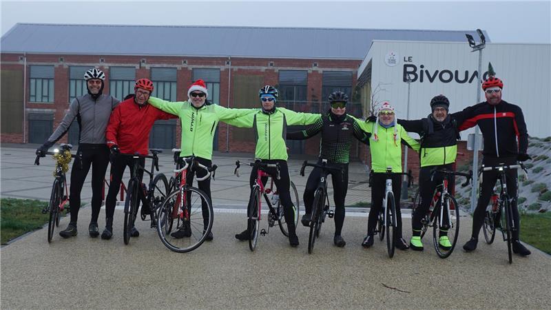 Mickaël, Hervé, Daniel, François, Emmanuel, Philippe, Vincent und Ludovic machen sich im Mai auf den langen Weg von Frankreich nach Assel.