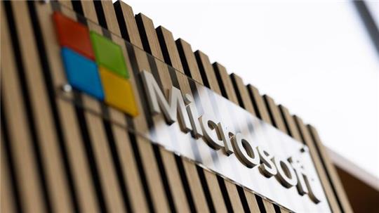 Microsoft wird zu einer treibenden Kraft beim verstärkten Einsatz von KI in verschiedenen Bereichen.