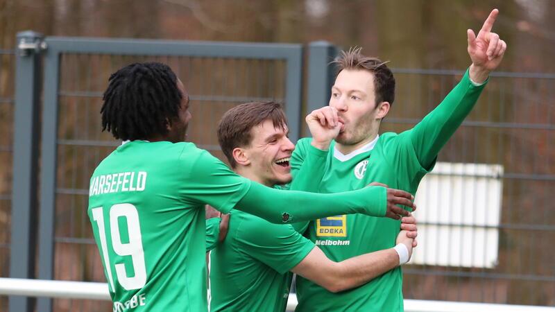Mika Kraßmann legte ein Solo auf der linken Seite hin und erzielte das 5:0 für den TuS Harsefeld.