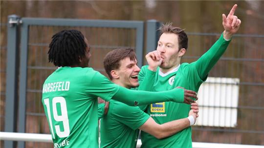 Mika Kraßmann legte ein Solo auf der linken Seite hin und erzielte das 5:0 für den TuS Harsefeld.