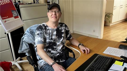 Mike Junge war wohnungslos. Bei Lebensraum Diakonie wurde ihm geholfen. Jetzt arbeitet er dort als ehrenamtlicher Berater.