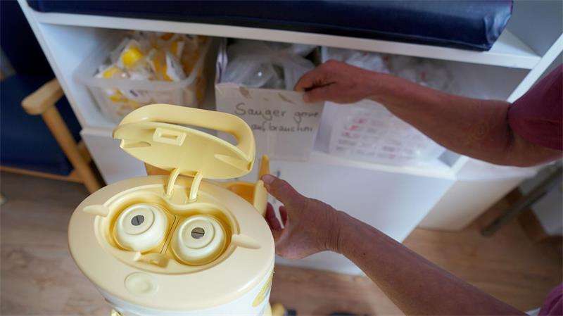 Stillen nimmt weltweit zu - und könnte noch weiter zulegen Milchpumpen finden sich auf Geburtshilfestationen, sie lassen sich auch in Apotheken ausleihen. (Archivbild)