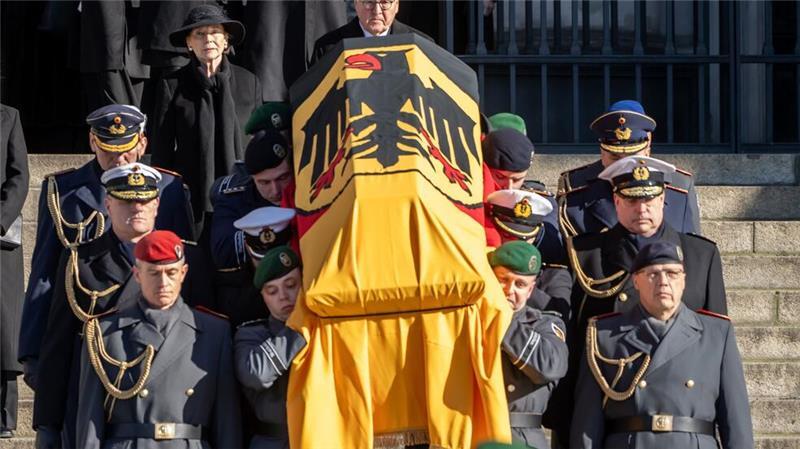 Militärisches Ehrengeleit für Horst Köhler