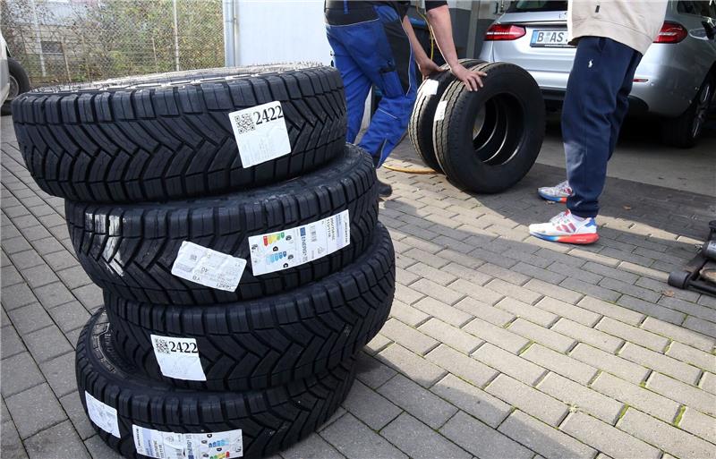 Starke Preisanstiege bei Winterreifen gestoppt Millionen Autofahrer brauchen neue Winterreifen.