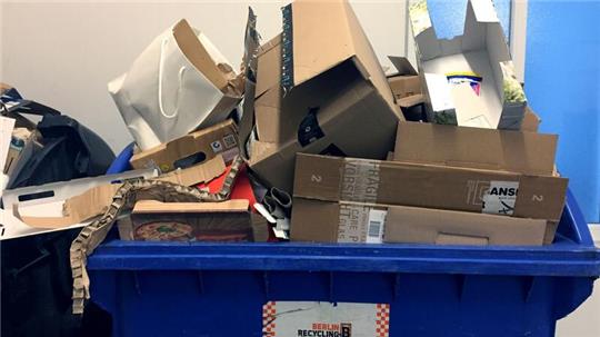 Millionen Tonnen Verpackungsmüll kommen jedes Jahr in deutschen Haushalten zusammen. Um die Feiertage herum ist es besonders viel.