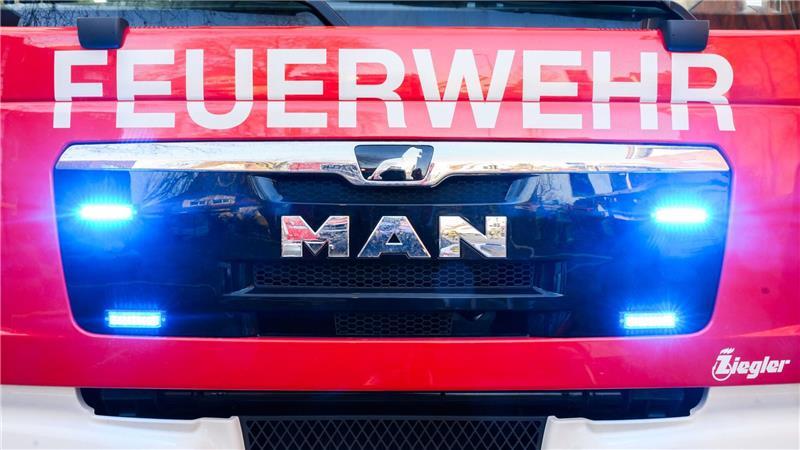 Mindestens 100.000 Euro Schaden hat ein Feuer in einem im Bau befindlichen Haus im Landkreis Cloppenburg verursacht. 