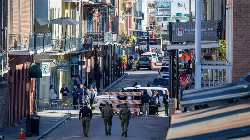 Mindestens 14 Menschen wurden in der Silvesternacht getötet, als ein Mann mit einem Pick-up-Truck in Feiernde in einem beliebten Ausgehviertel raste.