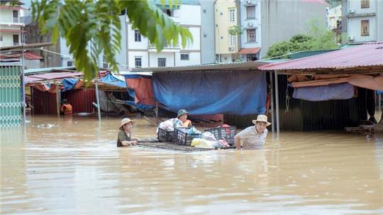 Mindestens 143 Menschen starben allein in Vietnam.