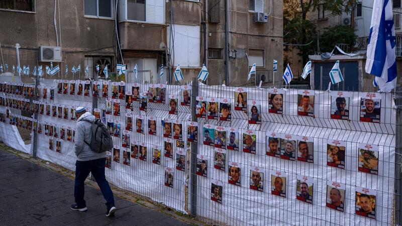 Berichte: Geisel-Freilassung nach Israel nicht vor Freitag Mindestens 50 Frauen und Kinder, die in den Gazastreifen entführt worden waren, sollen freigelassen werden.