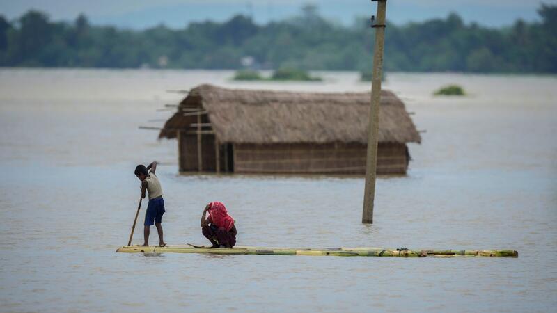 Monsun in Indien: Bislang mehr als 50 Tote Mindestens 50 Menschen starben bislang in den Fluten.