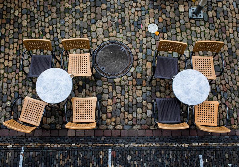 Mindestens bis Ende November bleiben die Plätze in Restaurants, Bars und Kneipen leer. Symbolfoto: dpa