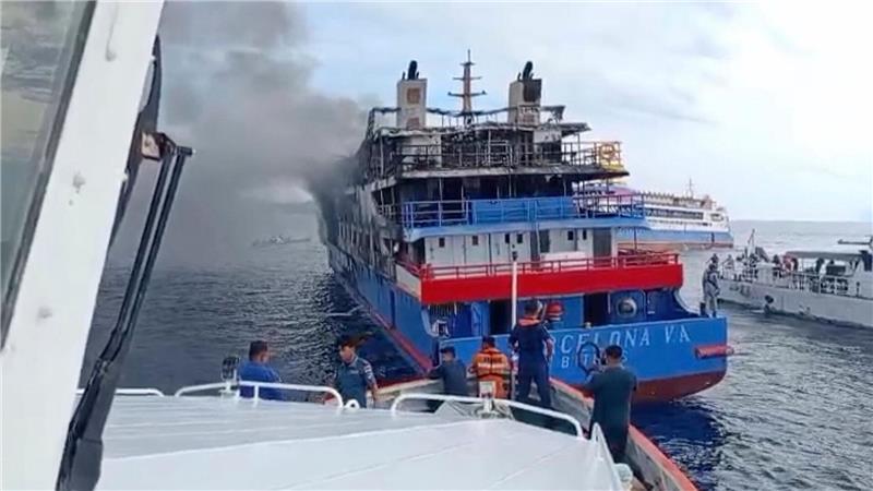 Tödliches Feuer auf Fähre in Sulawesi Mindestens drei Menschen sind bei dem schweren Brand ums Leben gekommen, zwei werden noch vemrisst.
