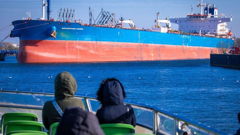 Mildes Wetter und Konjunkturschwäche: Energieverbrauch sinkt Mineralöl trug im ersten Halbjahr 2024 mehr als ein Drittel der in Deutschland verbrauchten Energie bei.