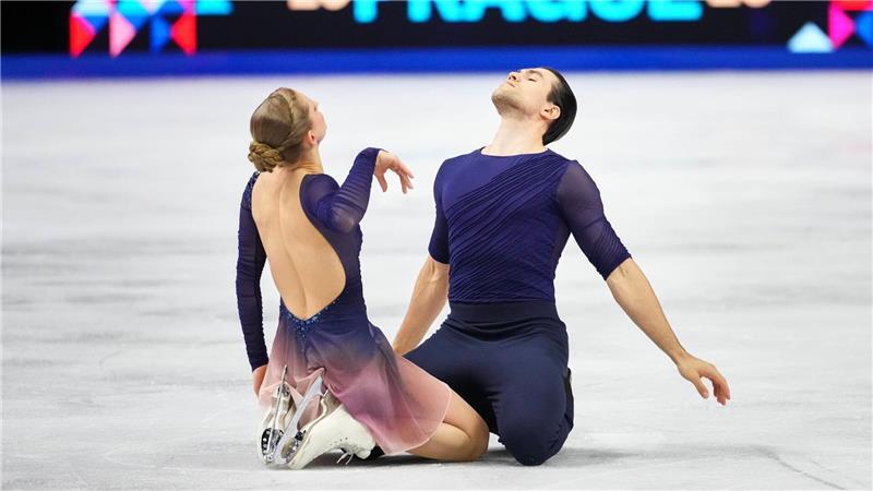 Paarlauf-Duo Hase/Volodin gewinnt erstmals WM-Gold Minerva Hase (l) und Nikita Volodin zeigten Nervenstärke in der Kür.