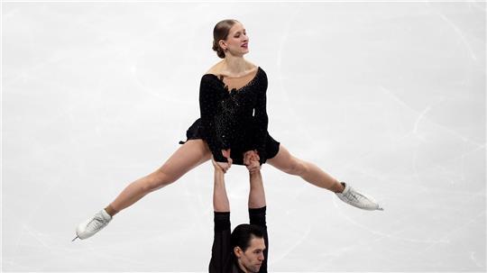 Minerva Hase und Nikita Volodin liegen nach dem Kurzprogramm bei der EM auf dem zweiten Platz.