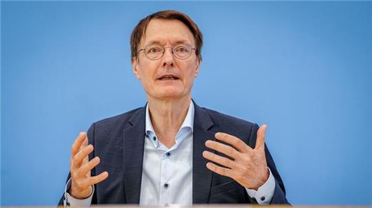 Minister Lauterbach will mehr Todesfälle durch Herzinfarkte vermeiden.