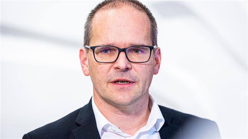 Minister Tonne dringt auf eine stabile und faire Finanzierung des D-Tickets. (Archivbild)