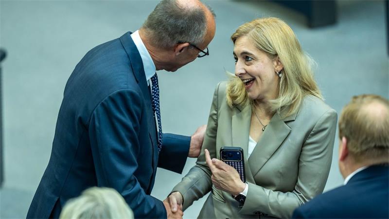 Ministerin Nina Warken (CDU) warb für das Spargesetz.