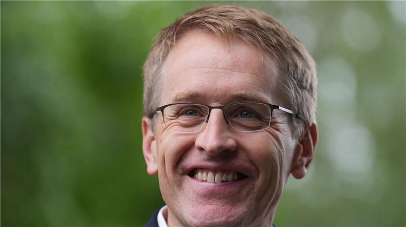 Ministerpräsident Daniel Günther (CDU) macht die Energiewende zum Thema seiner Sommerreise. (Archivbild)