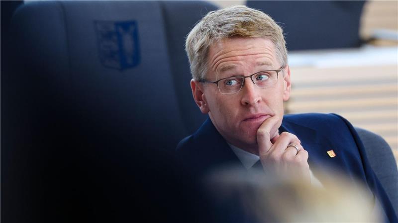 Günther: Es gibt Interessenten für Northvolt Ministerpräsident Daniel Günther hofft auf einen Investor für den insolventen schwedischen Batteriehersteller Northvolt. (Archivbild)