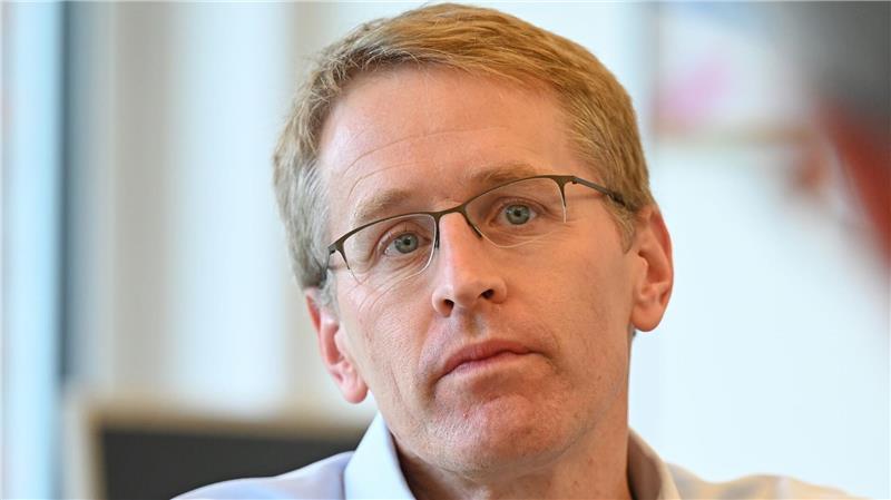 Günther hofft auf Batterieproduktion bis 2029 Ministerpräsident Daniel Günther ist in Sachen Batteriefabrik weiter optimistisch.