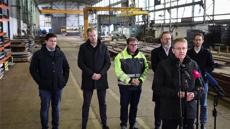 Optimismus für Rettung von Werften Nobiskrug und FSG wächst Ministerpräsident Günter verspricht soweit möglich Unterstützung der Landesregierung für FSG und Nobiskrug.