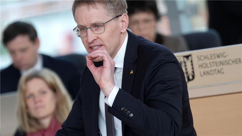 Ministerpräsident Günther lobt den Einsatz der Landesregierung für Kinder und Bildung.