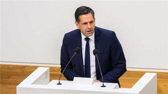 Ministerpräsident Lies sieht es als Aufgabe der Länder an, die kommunalen Kliniken nicht noch stärker zu belasten. (Archivbild)