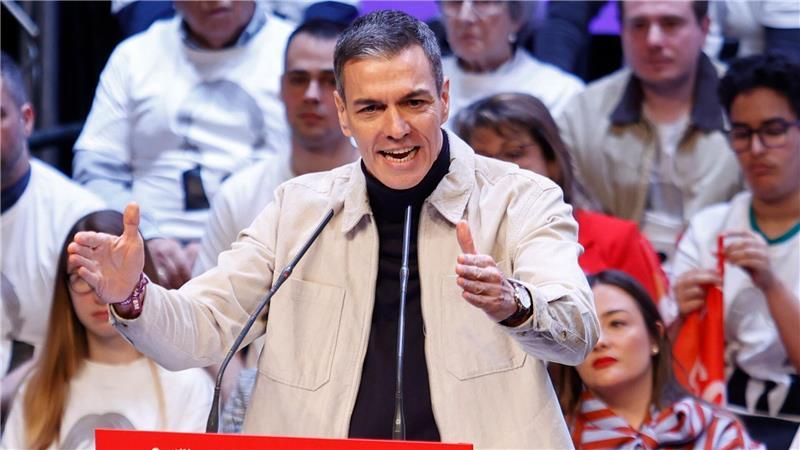 Ministerpräsident Pedro Sánchez sagt den Tech-Giganten den Kampf an. (Archivbild)