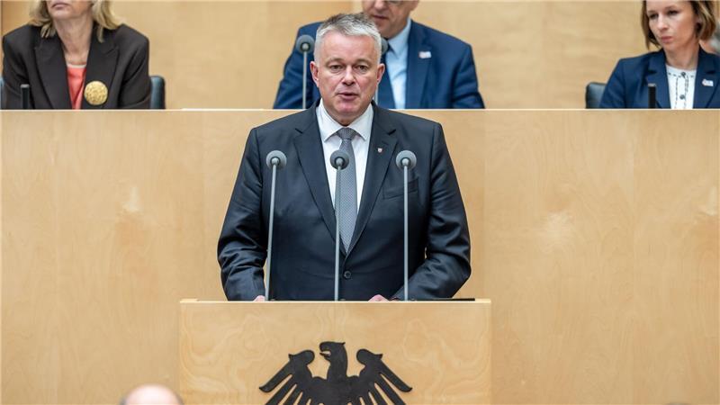 Klappt die Vier-Wochen-Operation für stabile Kassenbeiträge? Ministerpräsident Schnieder warnte vor einer Gefährdung von Versorgungsstrukturen.