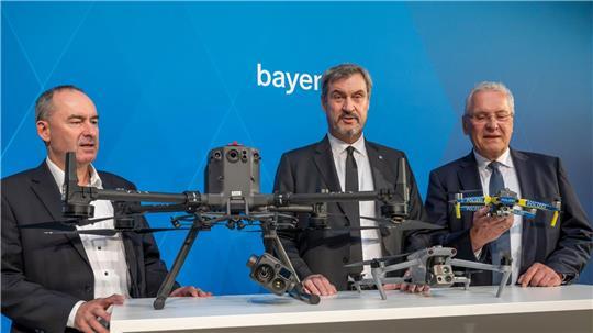 Ministerpräsident Söders Botschaft für den Umgang mit Drohnen ist klar: Abschießen statt Abwarten. 