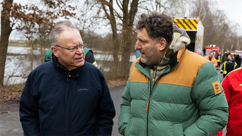 Ministerpräsident Stephan Weil (links) mit Fabrizio Sepe, Inhaber vom Serengeti-Park.