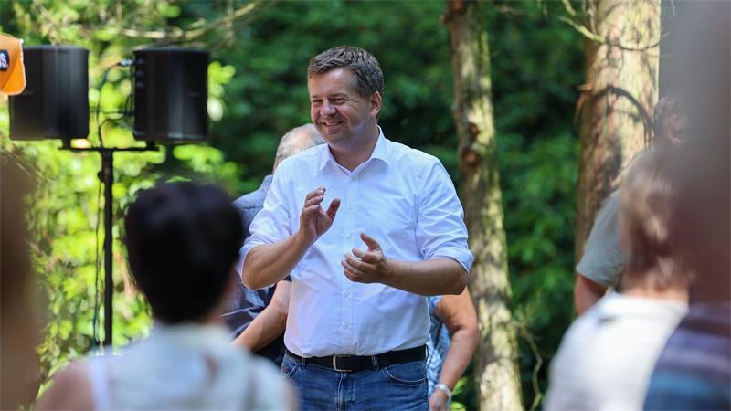 Ministerpräsident Sven Schulze will sein Amt verteidigen. (Archivbild)